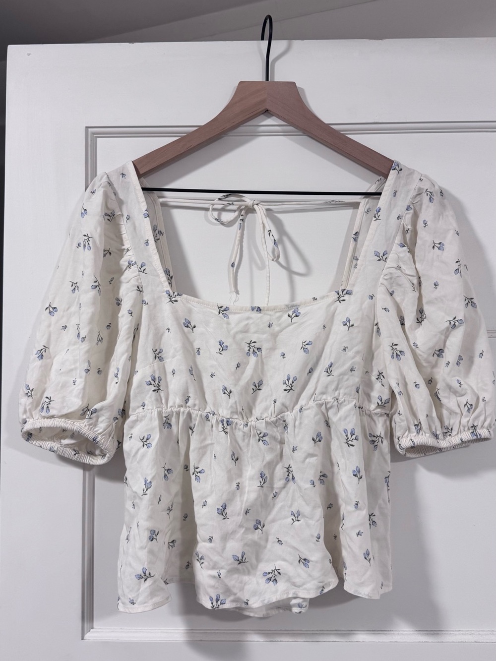 H&M (Divided) - Soft Cream Floral Blouse
